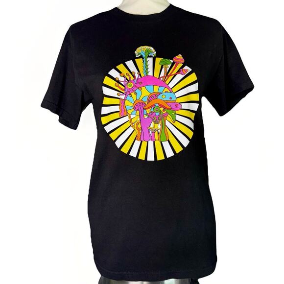 Public District Men's SM Short Sleeve Cotton T Shirt Black Psychedelic Mushroom - Picture 1 of 5